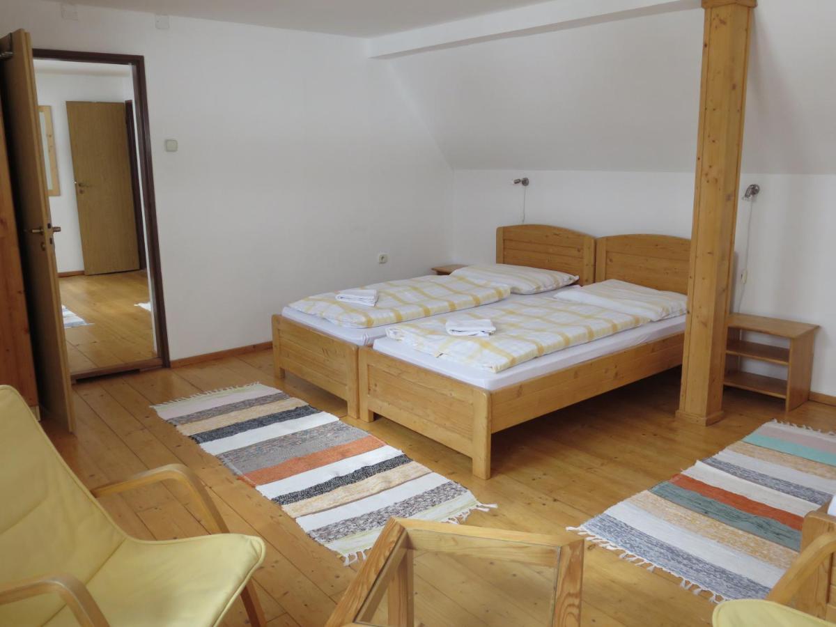 Zubrovica Guest House Telgart Exterior photo