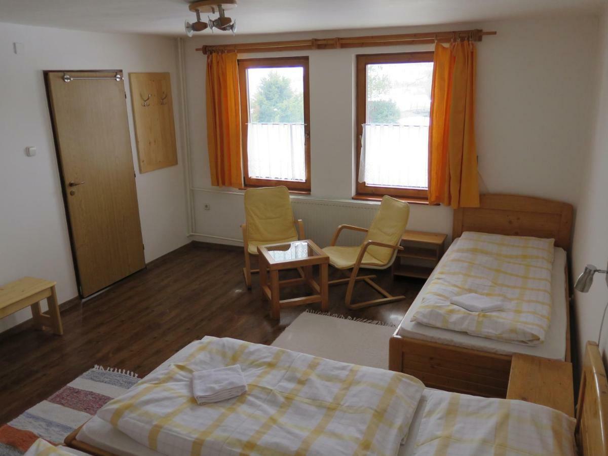 Zubrovica Guest House Telgart Exterior photo