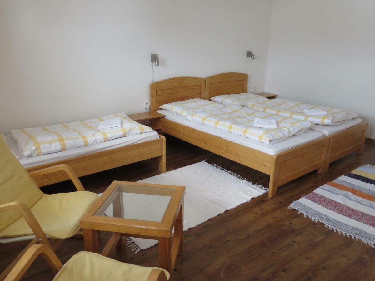 Zubrovica Guest House Telgart Exterior photo